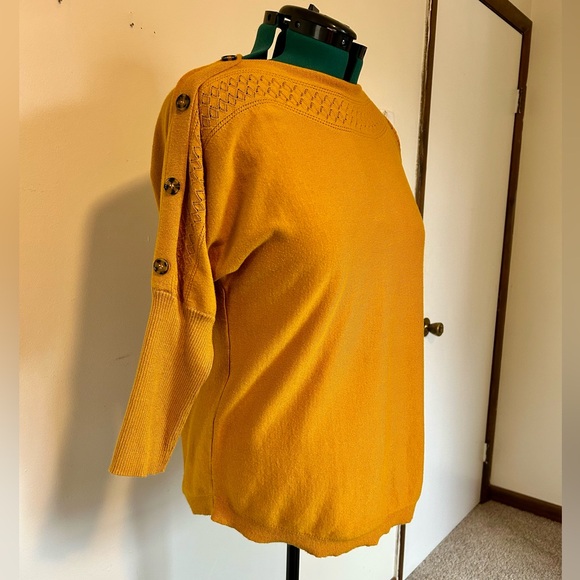 Cable & Gauge Mustard Yellow Button Shoulder Sweater XL Lightweight Knit Top - Picture 2 of 7